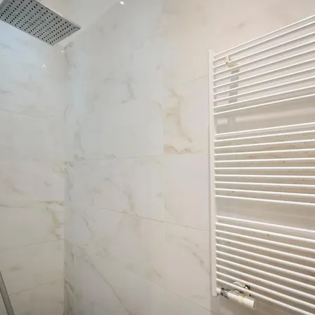 Διαμέρισμα Guesthost - Gli Aquiloni - Steps From The Station Μπάρι