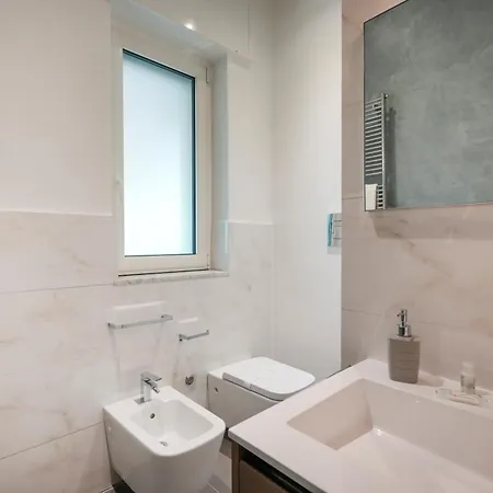 Guesthost - Gli Aquiloni - Steps From The Station * Bari