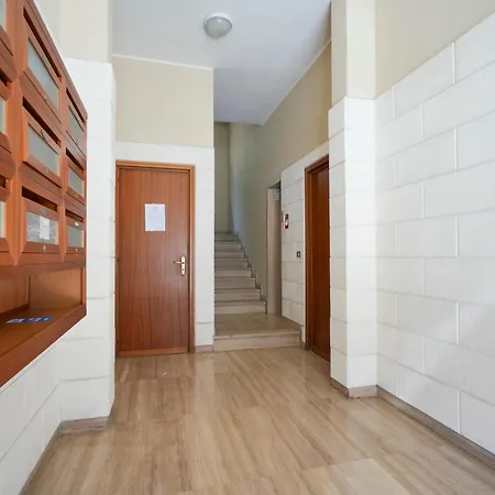 Guesthost - Gli Aquiloni - Steps From The Station Διαμέρισμα