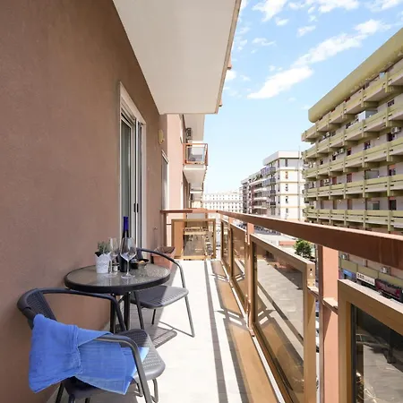 Guesthost - Gli Aquiloni - Steps From The Station Apartment Bari