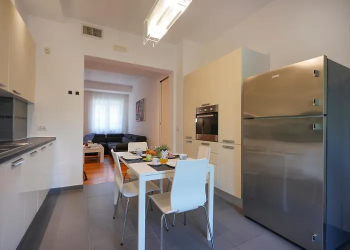 Guesthost - Gli Aquiloni - Steps From The Station Appartement *