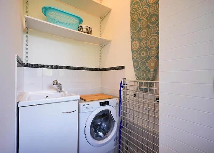 Guesthost - Gli Aquiloni - Steps From The Station Appartement *