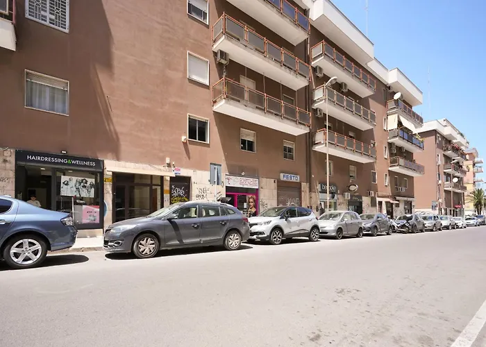 Guesthost - Gli Aquiloni - Steps From The Station Appartement Bari