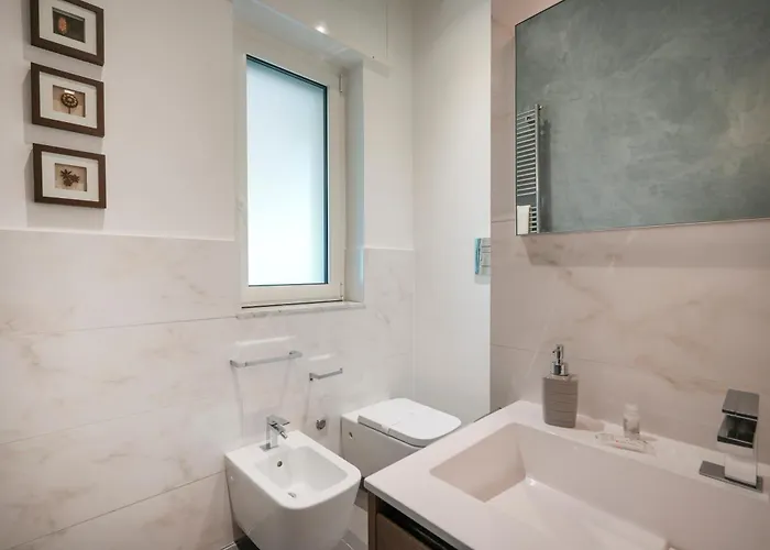 Guesthost - Gli Aquiloni - Steps From The Station * Bari