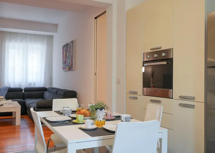 Guesthost - Gli Aquiloni - Steps From The Station Appartement *