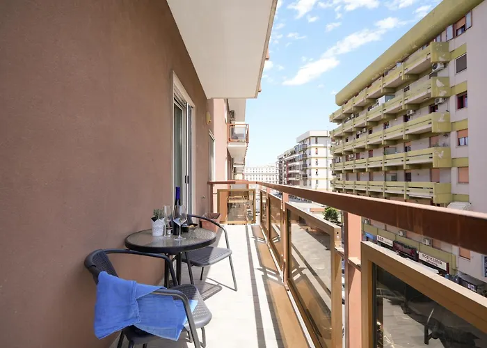 Guesthost - Gli Aquiloni - Steps From The Station Appartement Bari